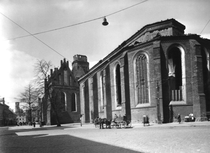 Die Oberkirche St. Nikolai im April 1945